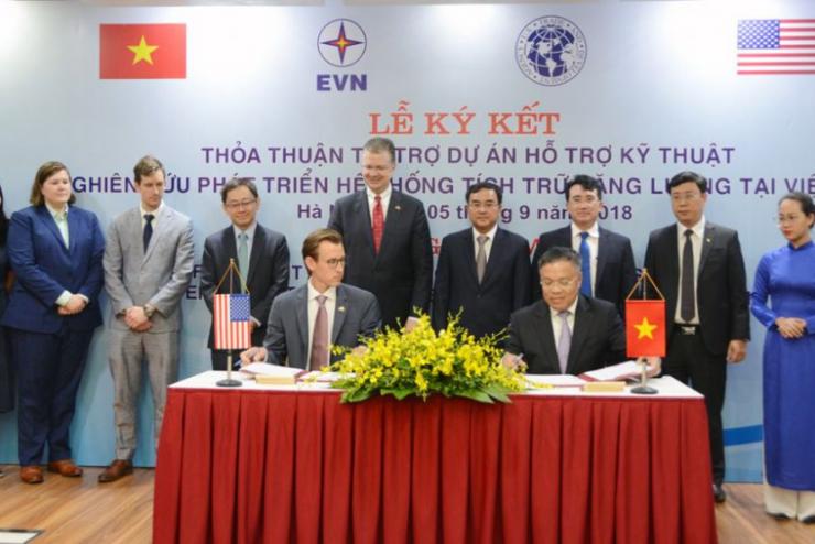 USTDA viện trợ không hoàn lại hơn 17 tỷ đồng để nghiên cứu phát triển hệ thống tích trữ năng lượng tại Việt Nam