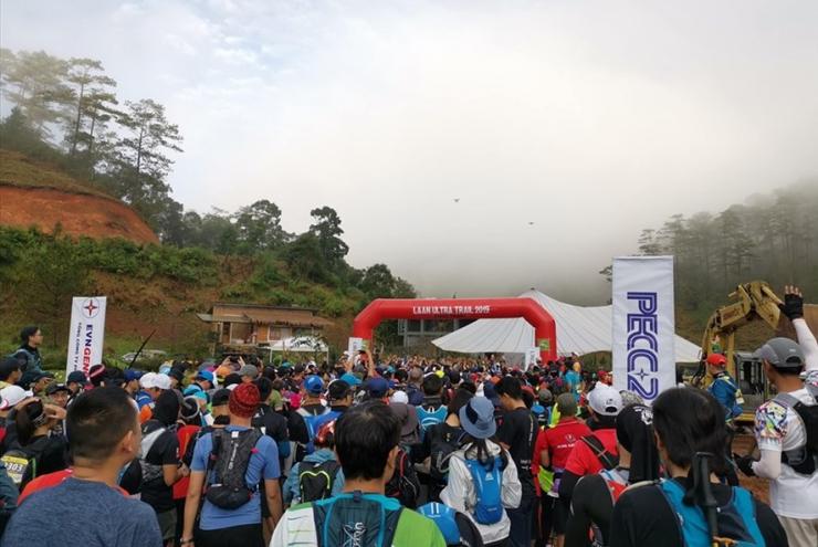 Tập thể lãnh đạo nổ hũ 
 tham gia giải chạy địa hình La An Ultra Trail 2019